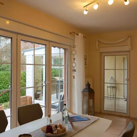 Inselblume 64 - Ruhige In Hafennaehe Mit Garten Hébergement de vacances